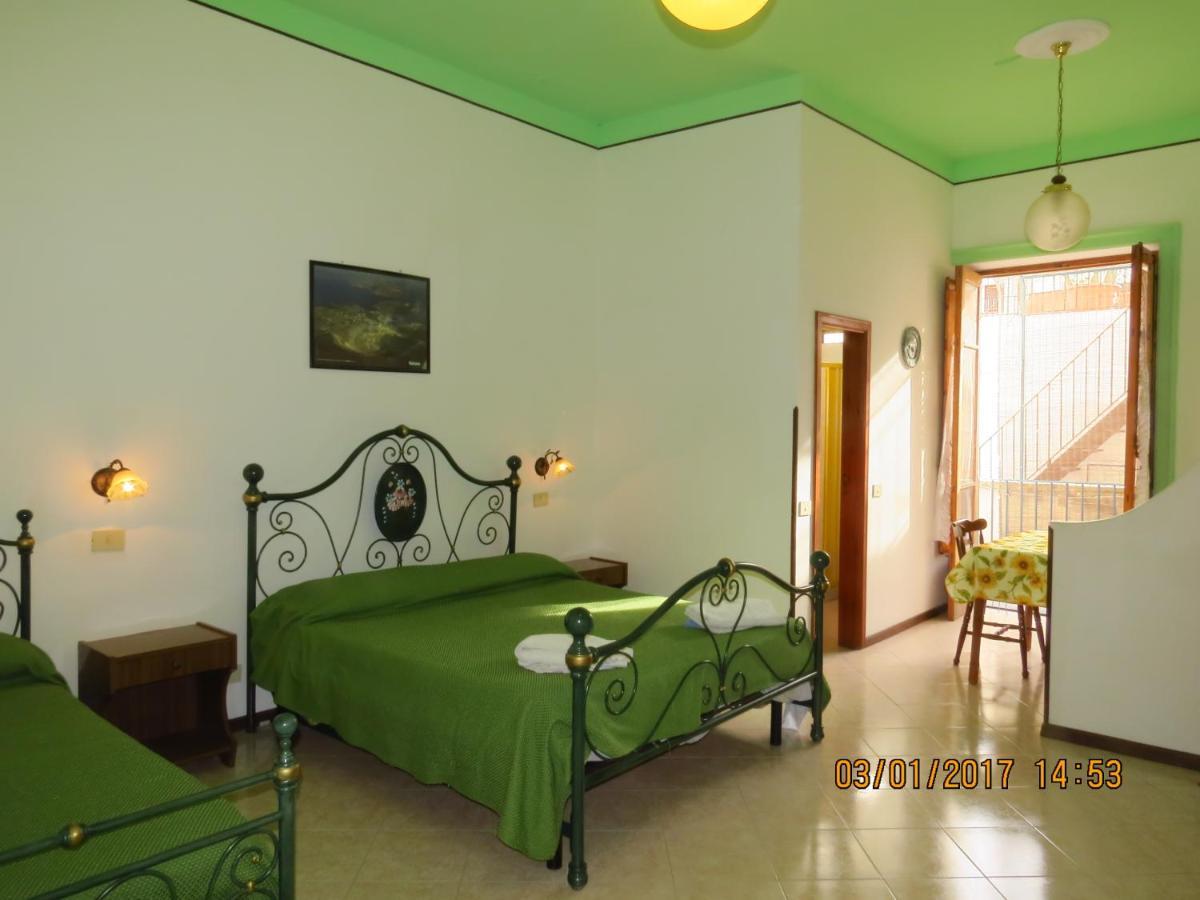 Casa Vittorio B&B Липари Екстериор снимка