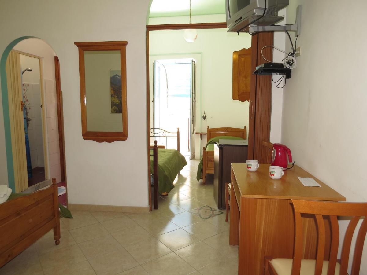 Casa Vittorio B&B Липари Екстериор снимка
