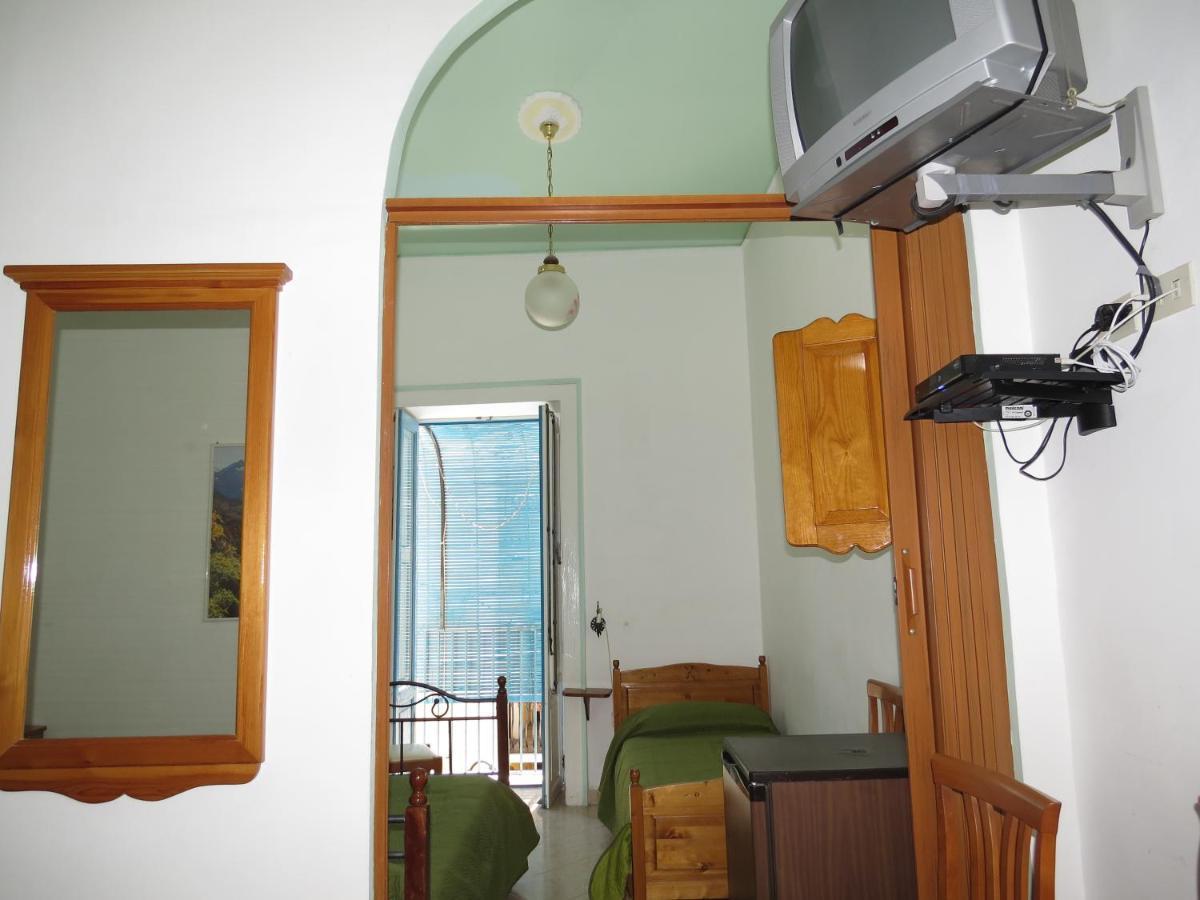 Casa Vittorio B&B Липари Екстериор снимка