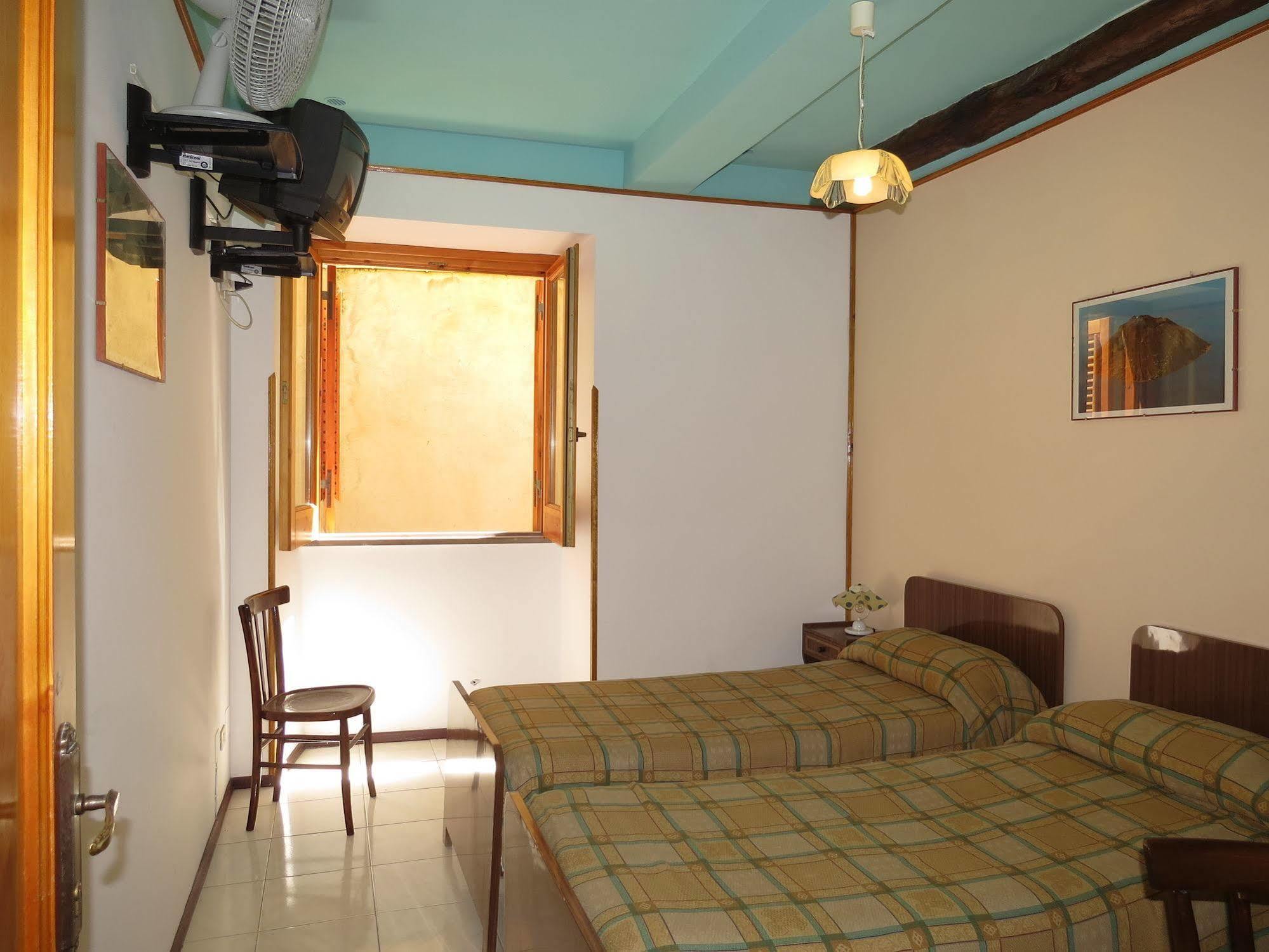 Casa Vittorio B&B Липари Екстериор снимка