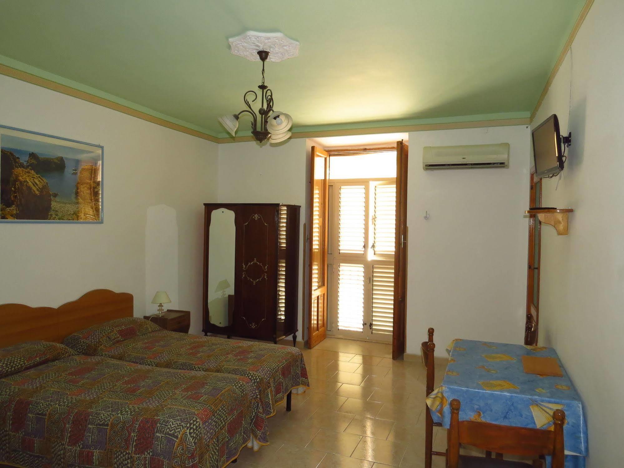 Casa Vittorio B&B Липари Екстериор снимка