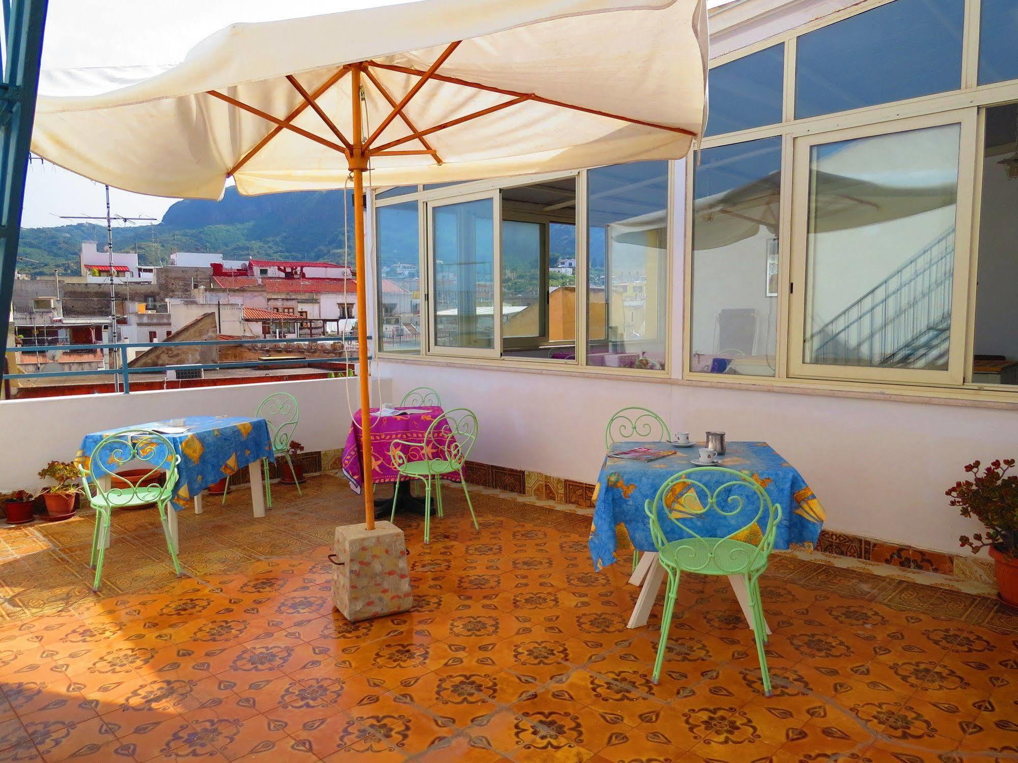 Casa Vittorio B&B Липари Екстериор снимка