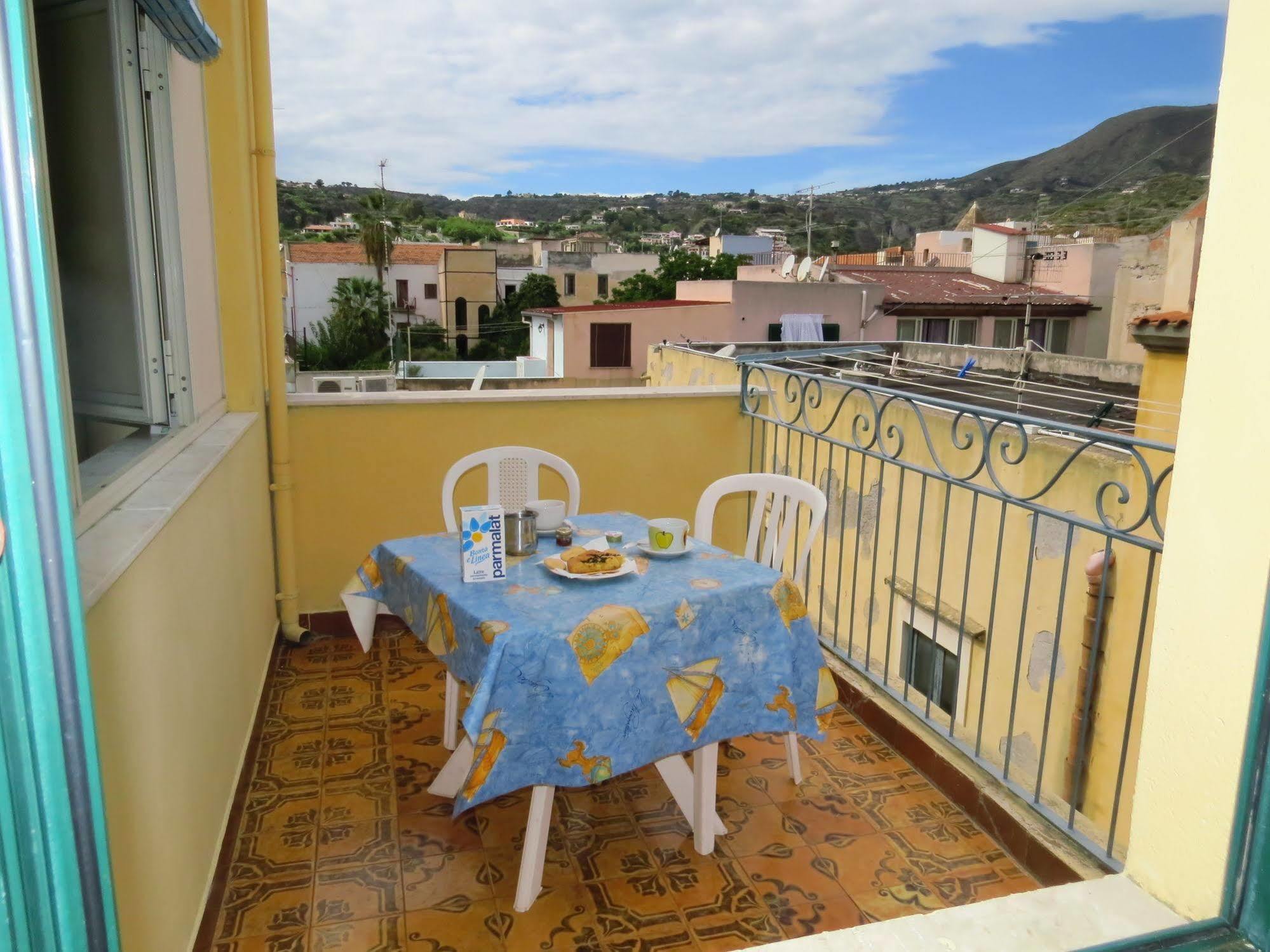 Casa Vittorio B&B Липари Екстериор снимка